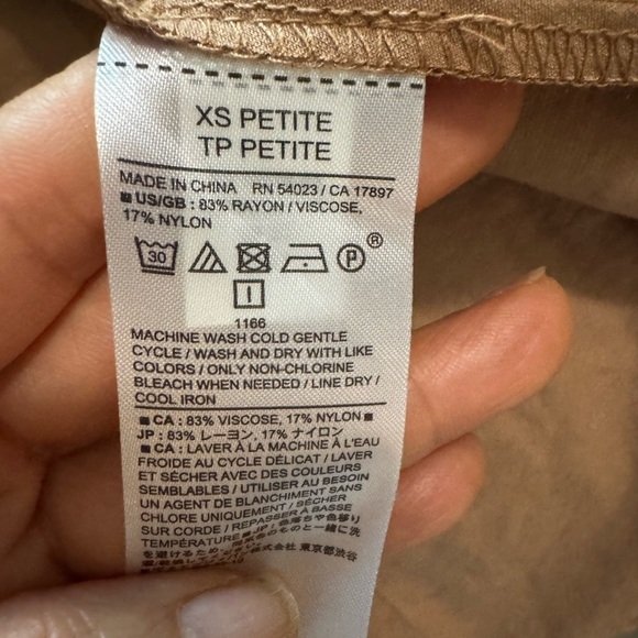 New (w/o) tag- Banana Republic Tan Collared Shirt - Picture 4 of 4